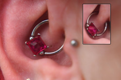 Princess-cut-ruby-daith-captive