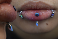 12g-Vertial-Labret-with-Opal-Bullet