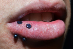 Dual-vetical-lips-blue